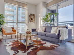 NEW Sweeping Views Luxury 2BR Suite Pool table, Rooftop Patio, BBQ, Coffee